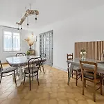 Maison Familiale Traditionnelle Avec Terrasse Villa