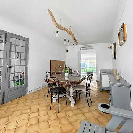 Maison Familiale Traditionnelle Avec Terrasse Villa *