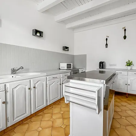 Maison Familiale Traditionnelle Avec Terrasse *