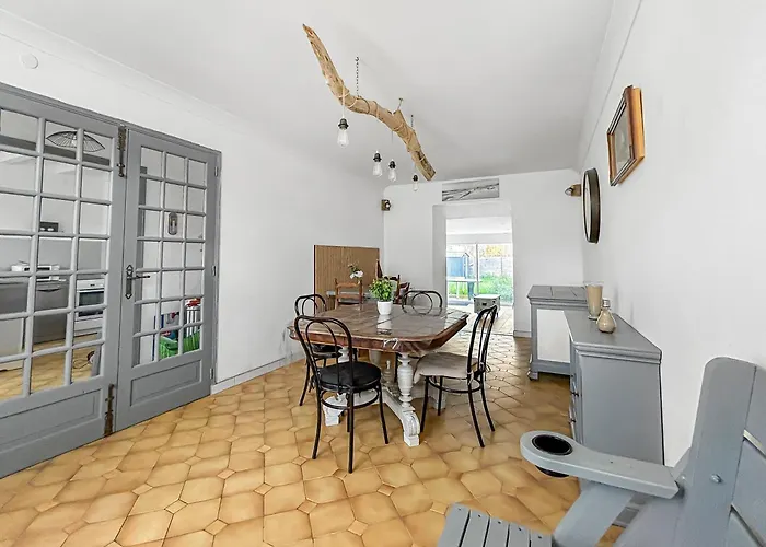 Maison Familiale Traditionnelle Avec Terrasse Villa *