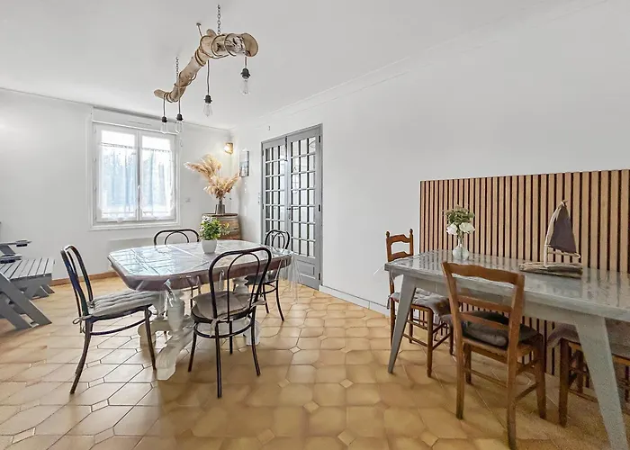 Maison Familiale Traditionnelle Avec Terrasse Villa